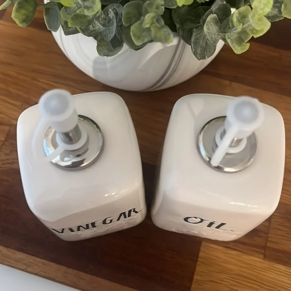 Cute Rae Dunn VINEGAR .& OIL.
